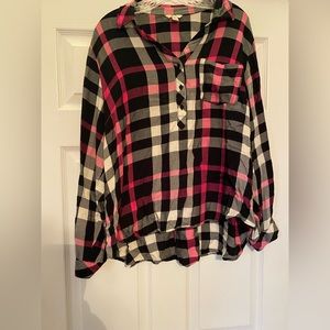 Women’s black and pink plaid top